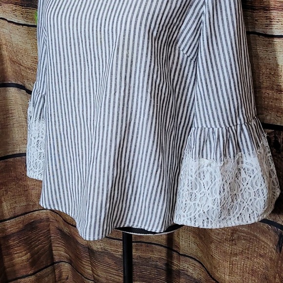Roommates Chambray White Striped w/ Lace Bell Sleeve Blouse Top Large - Picture 2 of 8